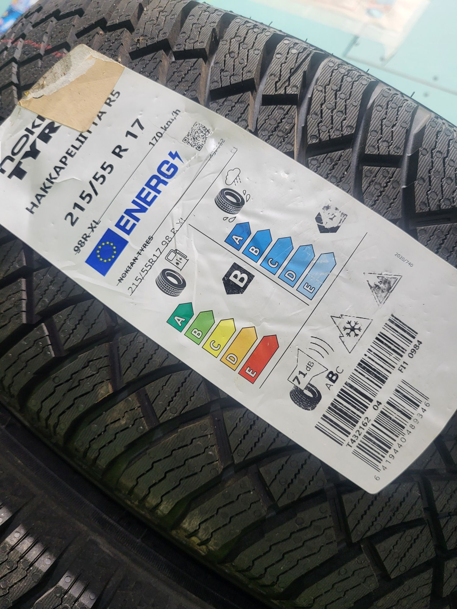 4 бр 215/55/17 Nokian зимни гуми