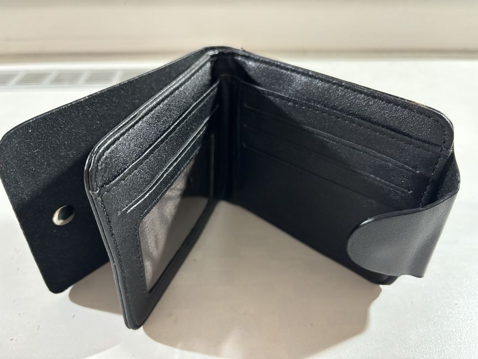 Продам новый портмоне hugo boss черный