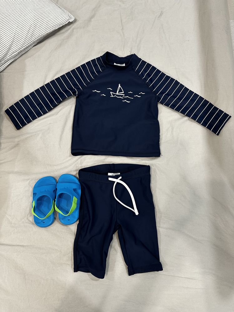 Set costum de baie cu UPF 50 marime 74/80 H&M + papuci decathlon 20/21