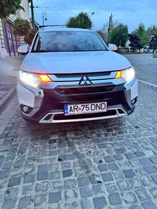 Mitsubishi Outlander 2.0i 4WD Instyle CVT AS&G S46