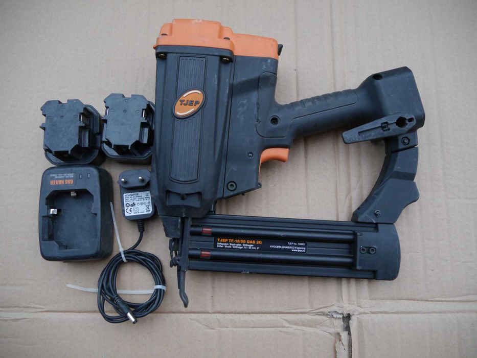 Tjep pistol cuie finisahe gaz + acumulator asteriala lambriuri