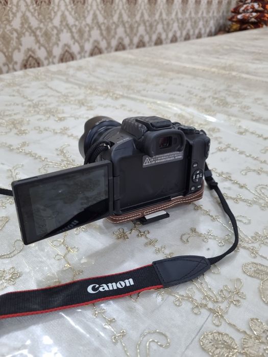 Fotoapparat sotiladi Canon eos r50