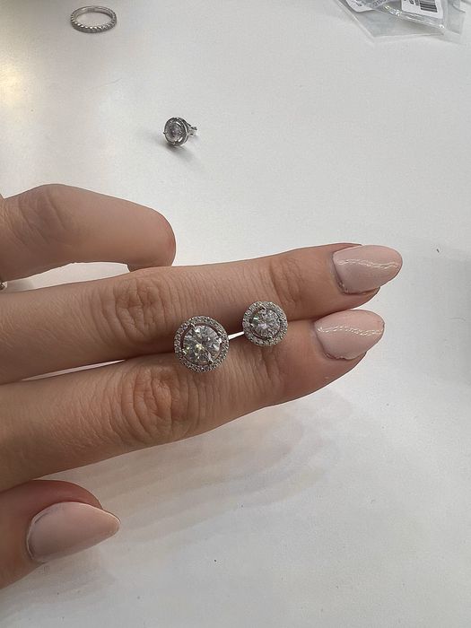 Cercei rotunzi 2 CT cu moissanite