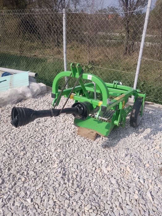 Utilaj de scos cartofi pe un rând