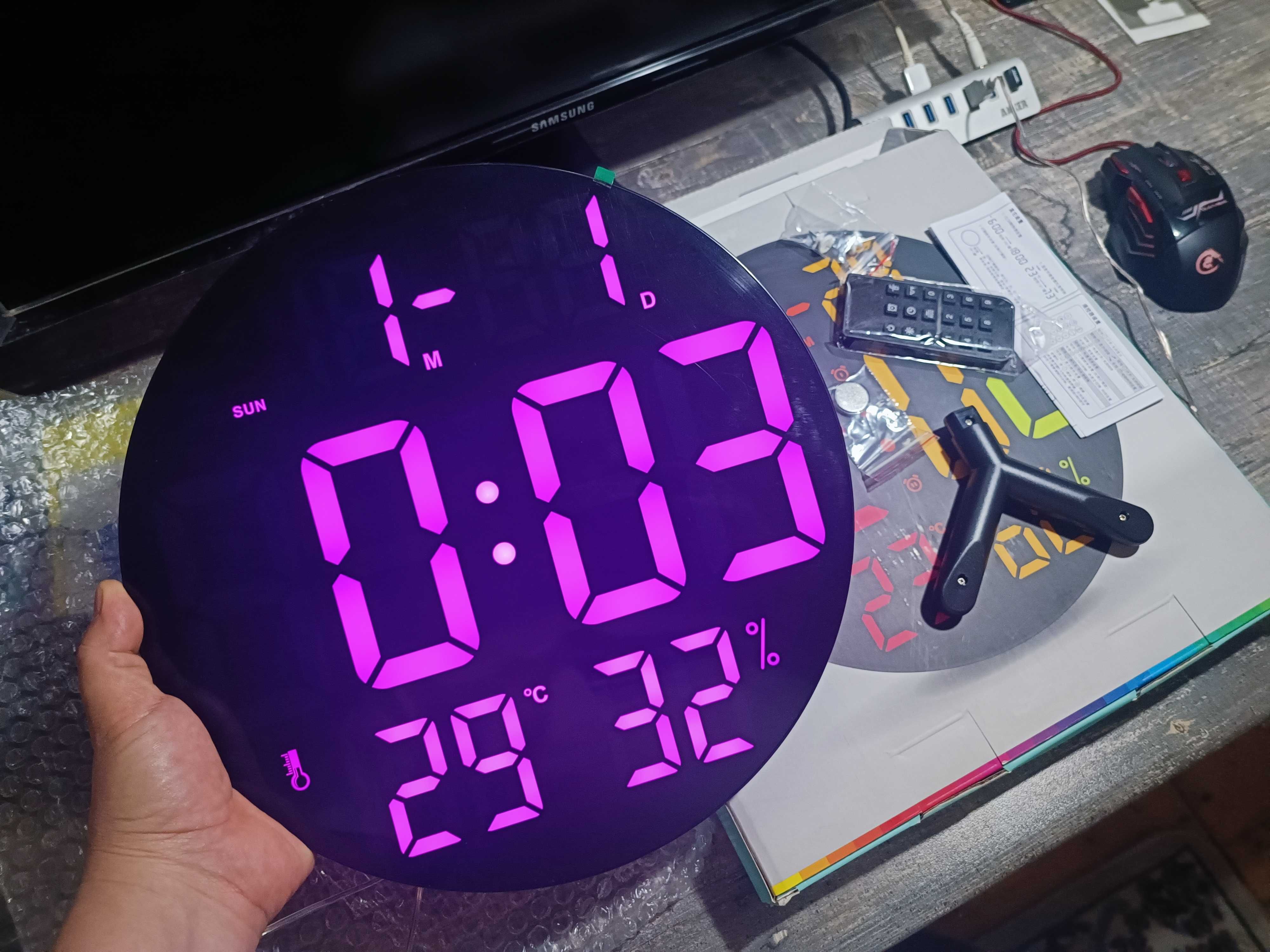 LED RGB настенные часы с пультом. LED Soat rangi o'zgaruvchan, pultli