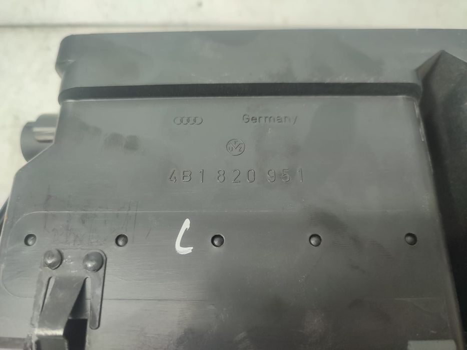 Grila ventilatie bord 4B1820951 Audi A6 4B/C5 [1997 - 2001]