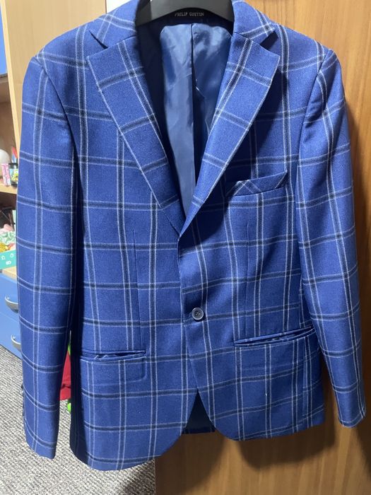 Sacou, pantaloni su vesta 50 lei bucata