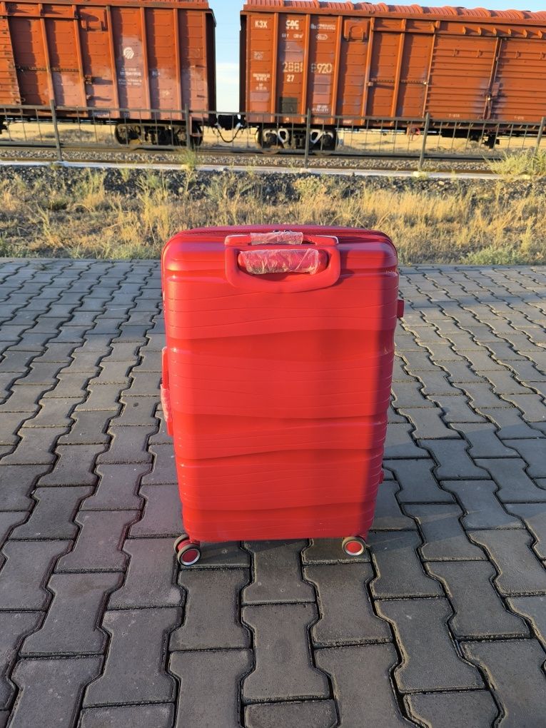 Продам чемодан очень качественный