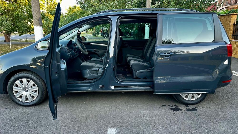 Vând Volkswagen Sharan 2013, motor 2.0 TDI