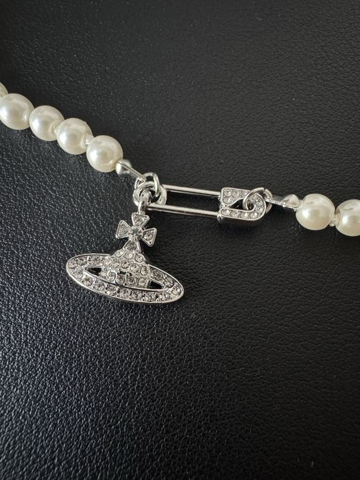 Lantisor Vivienne Westwood Silver Pin Pearl