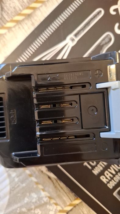 Makita 40 v HP002G  corp si acumulator