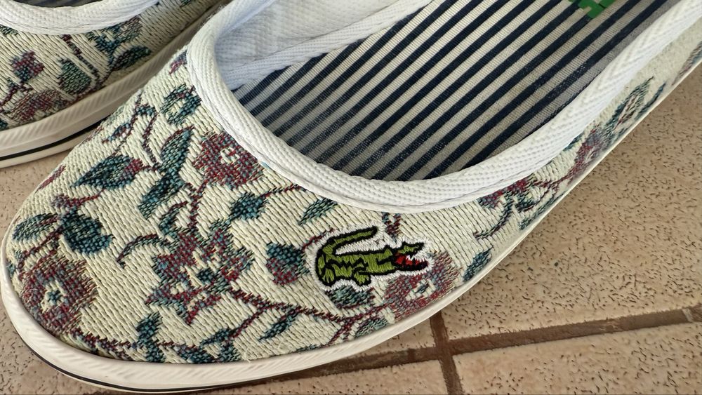 Lacoste на цветя платнени, черни стилни сандали