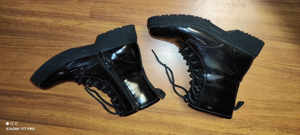 Reducere fulger! Ghete superbe, 35