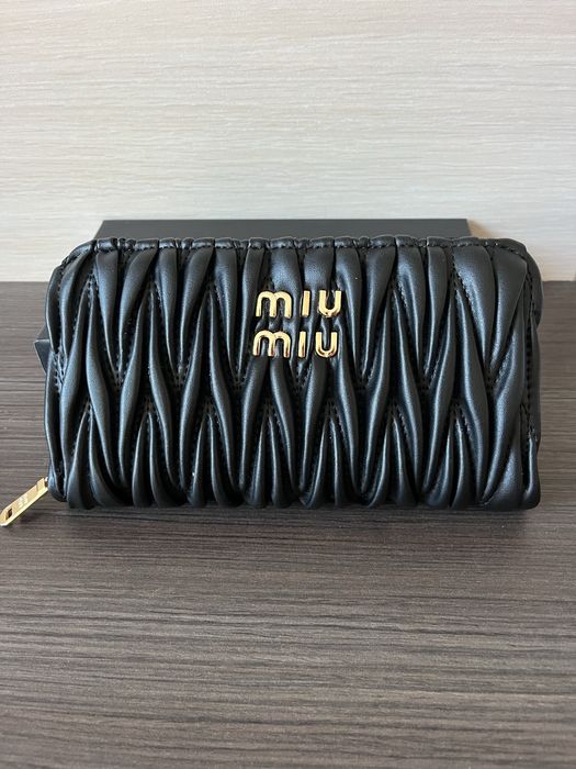 Нови портмонета Guess Miu Miu Celine