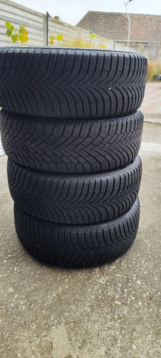 Vând 4 cauciucuri Hankook 205 55 R16
