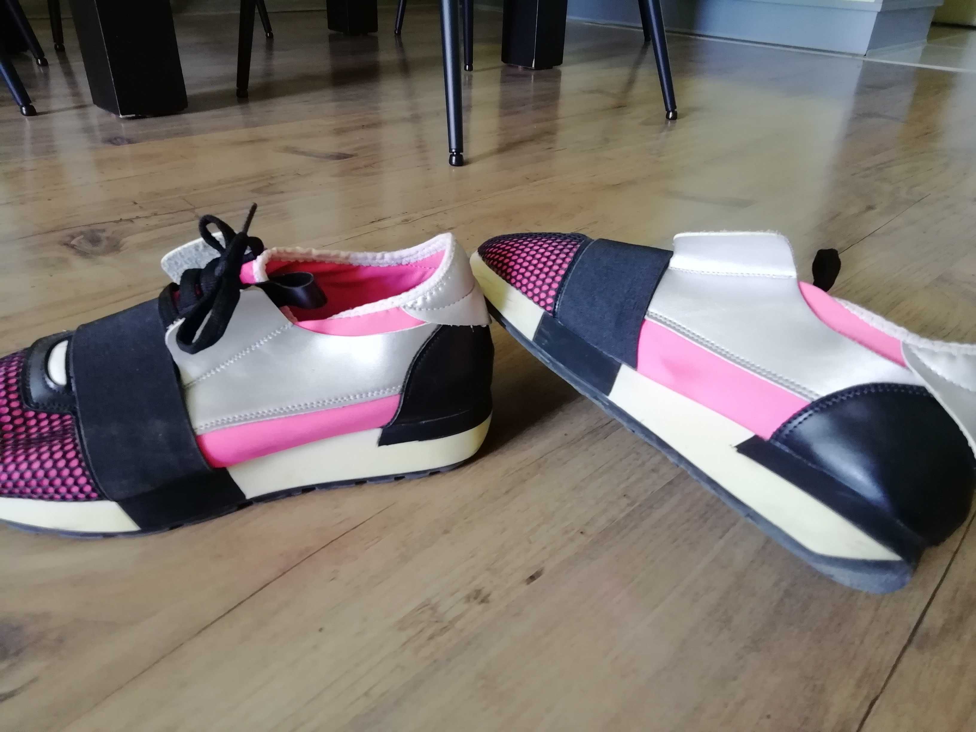 Сникерси Primark, Balenciaga, Pull&Bear,
