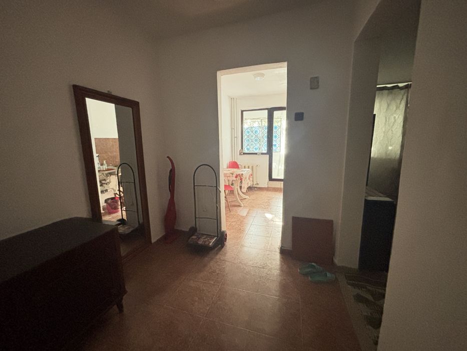 Inchiriez apartament cu 2 camere zona Abator pe termen lung