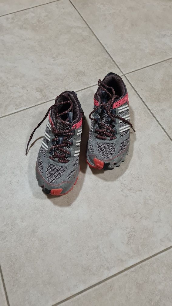 Маратонки- Adidas, Reebok