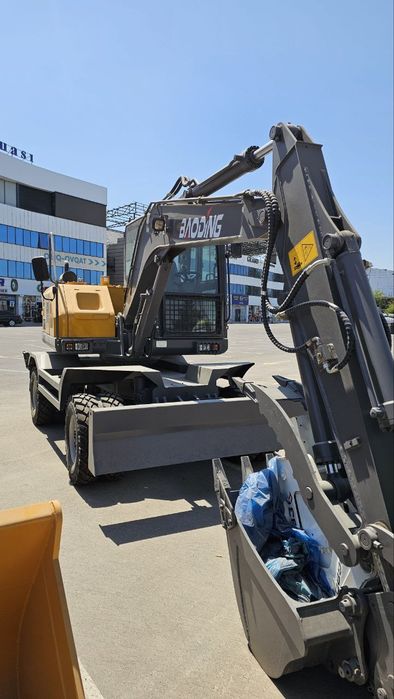 Колёсный Экскаватор 0.3куб Гидромолотом