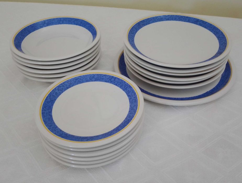 Порцеланов сервиз за хранене за 6 души/ 19 части
