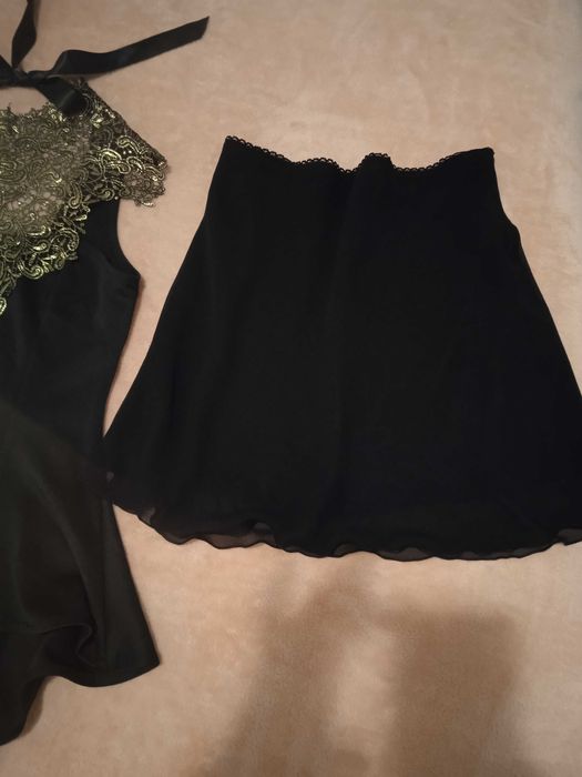 Bluza NOUA eleganta cu dantela aurie , cloșată din talie