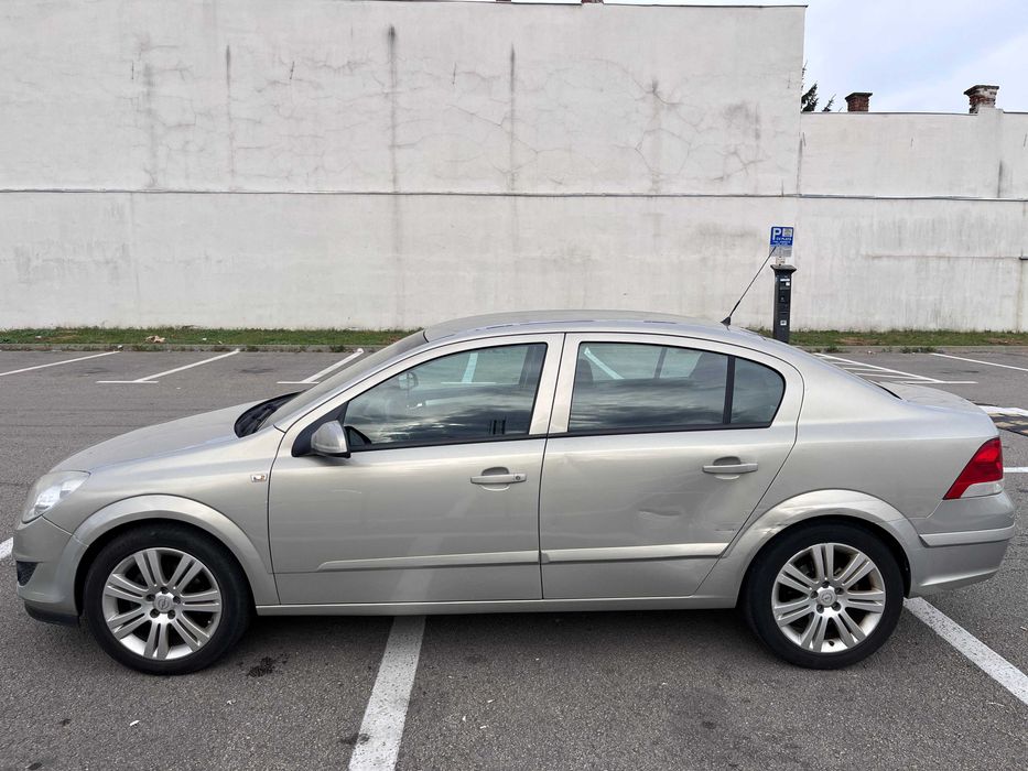 Opel Astra H sedan 2008 1.6 benzina UNIC PROPRIETAR