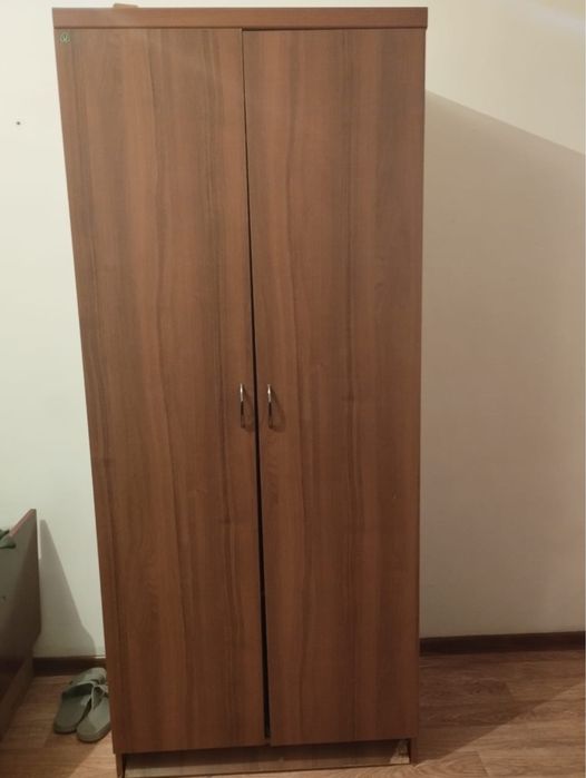 Продам двухдверьный шкаф