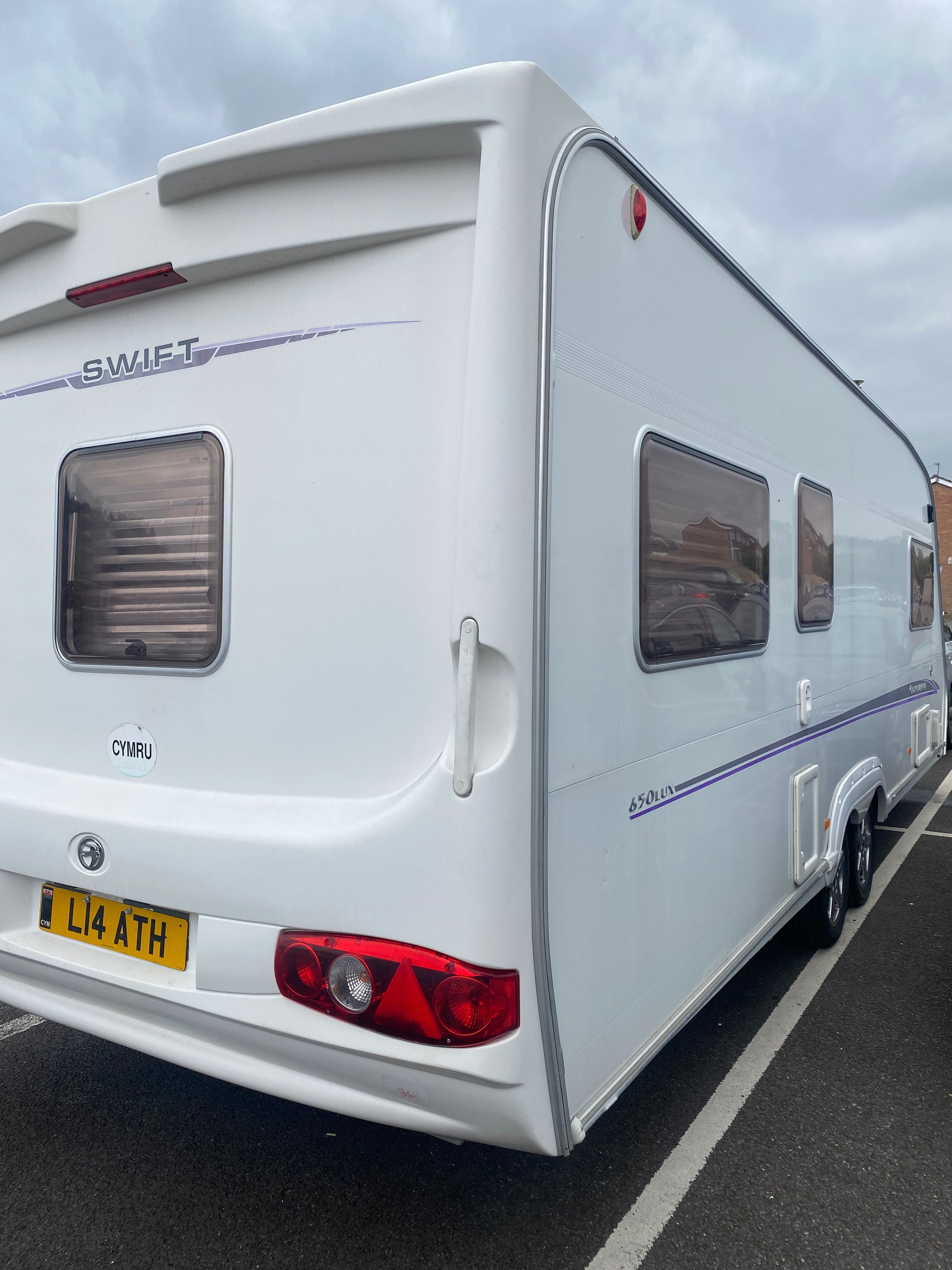 Каравана Swift Conqueror 650 Lux (2005) – 6-местна, напълно оборудвана
