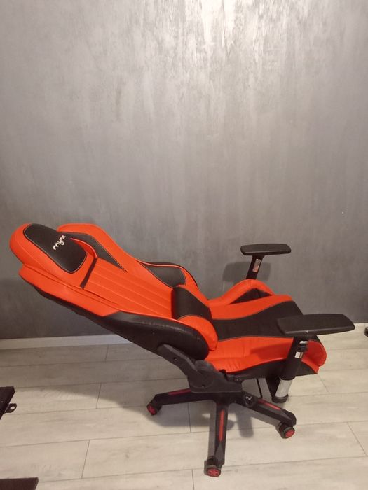 Vând scaune de gaming myria