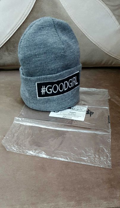 Căciulă/Fes de culoare gri - #GOODGIRL - NOUĂ