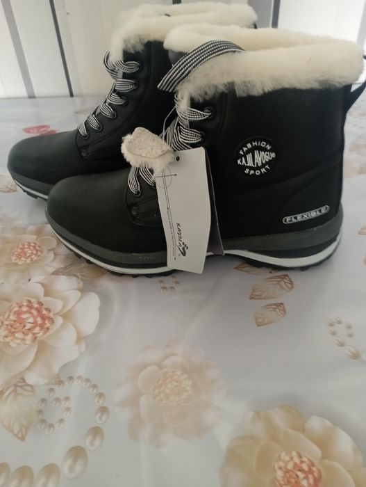 Продам зимние кроссовки