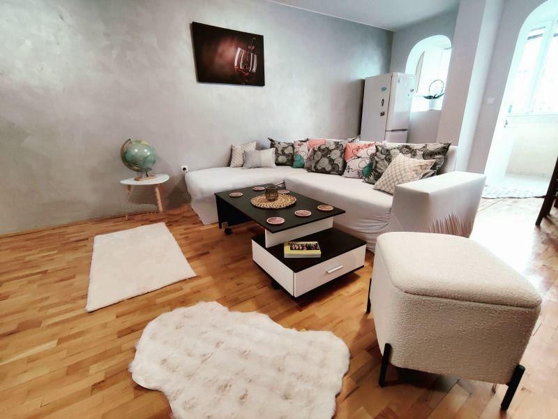 Дава се под наем Тристаен апартамент в София, Хладилника - 103 кв.м за 825 € - Снимка #1