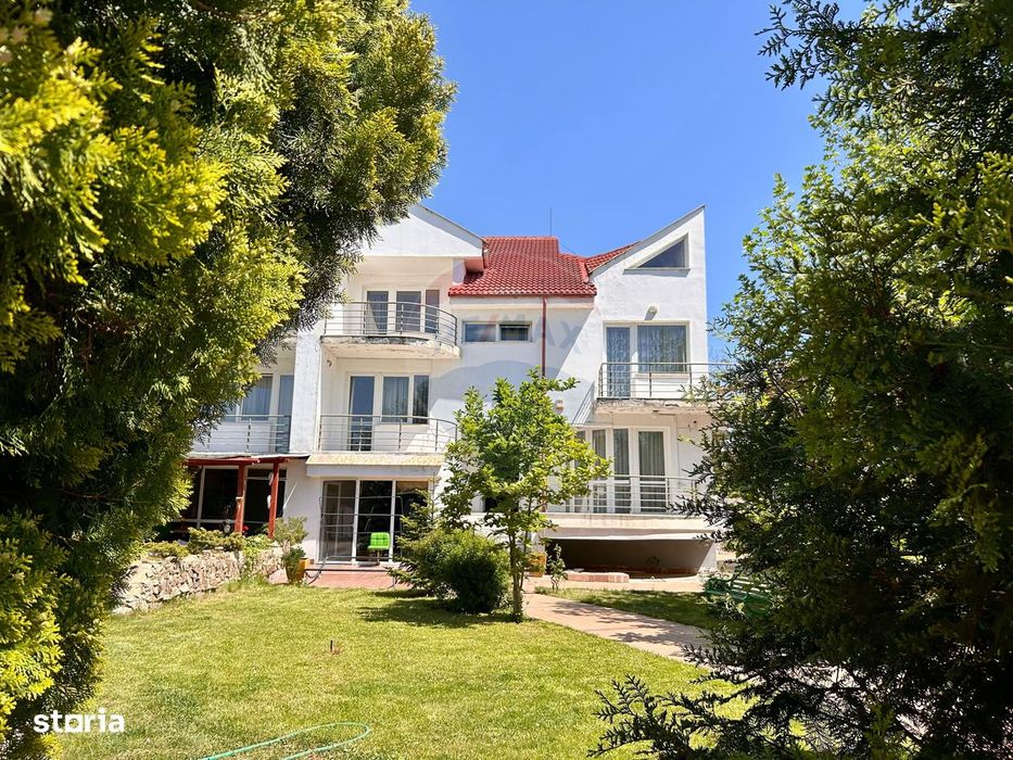Casă / Vilă cu 16 camere de vânzare în zona Central
