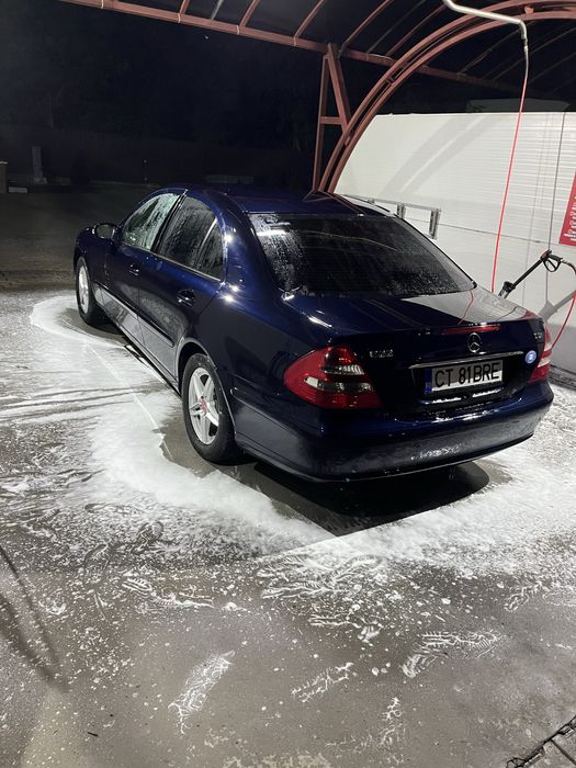 Volan pe dreapta Vand mercedes e 220 disel
