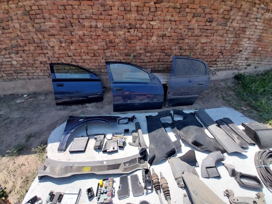 Продава части за опел астра г