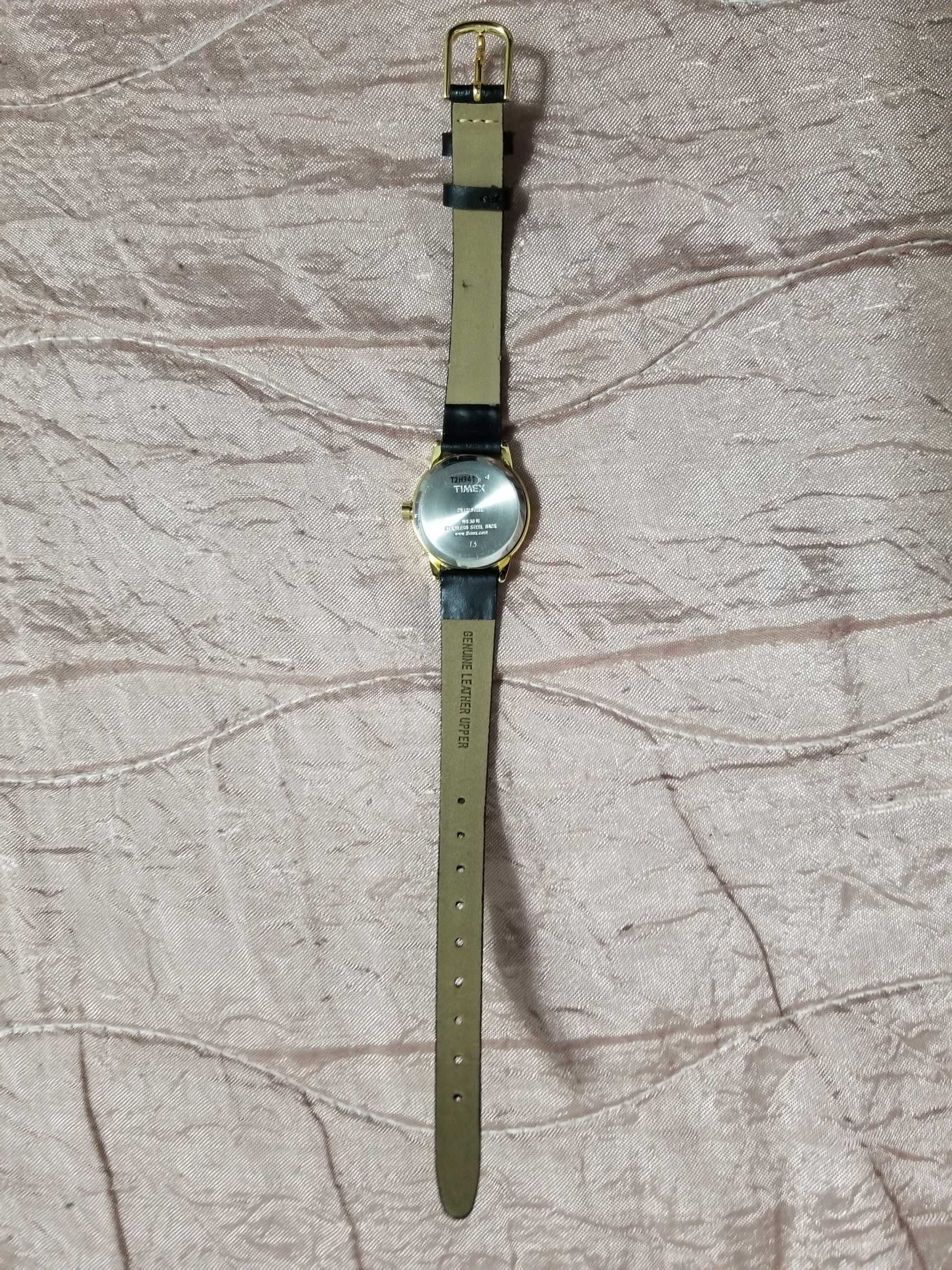 Нов часовник дамски Timex Indiglo T2H341 , златисто, черна каишка