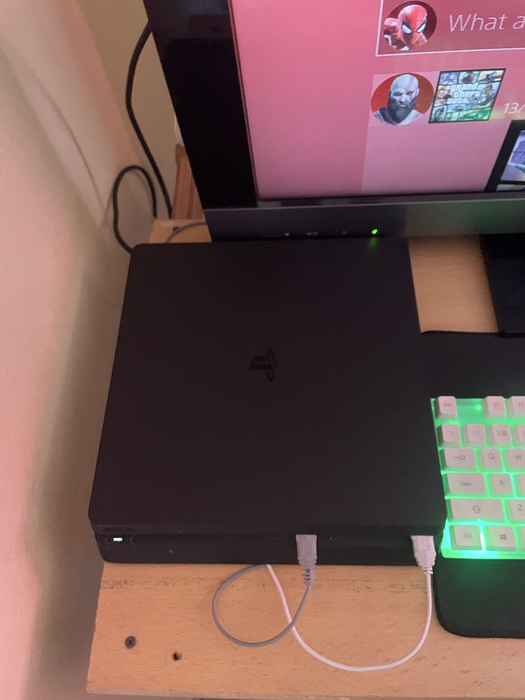 Playstation 4 slim