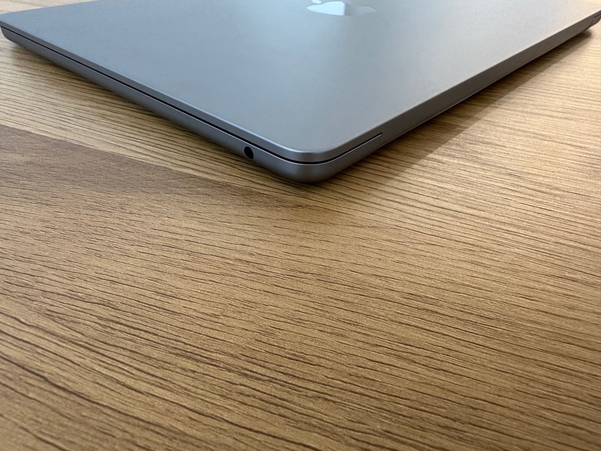 MacBook Air 13" M2 Chip 8-Core CPU/8-Core GPU/16GB RAM/512GB SSD