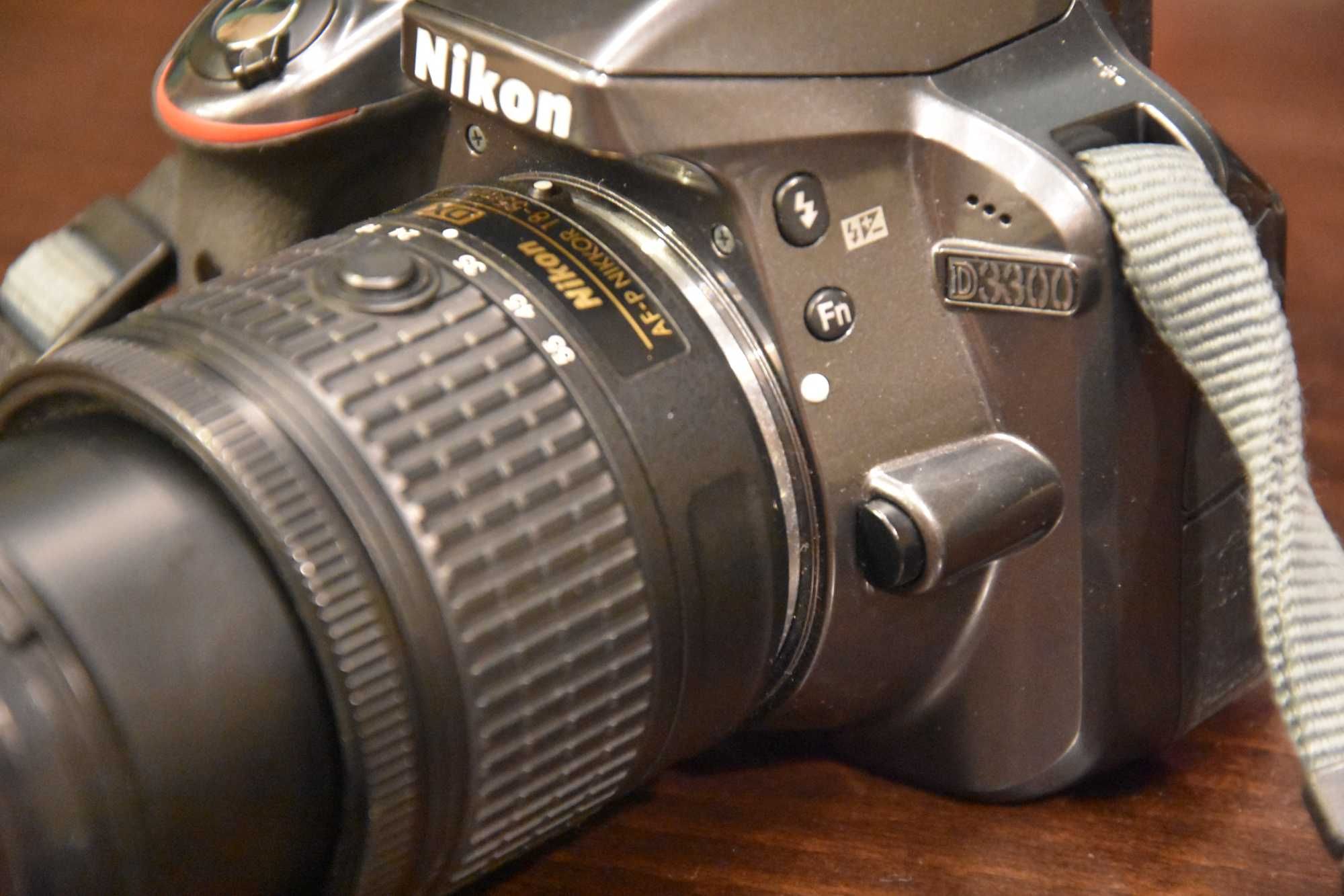 Продавам фотоапарат Nikon D3300 + обектив Nikkor 18-55
