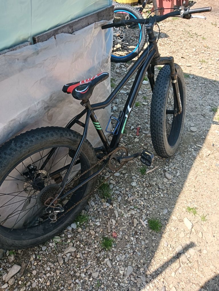 Vand sau schimb biciclete cu roti groase cu trotinete electrice