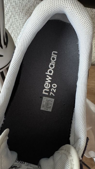 Дамски сникърси New Balnace номер 40.5