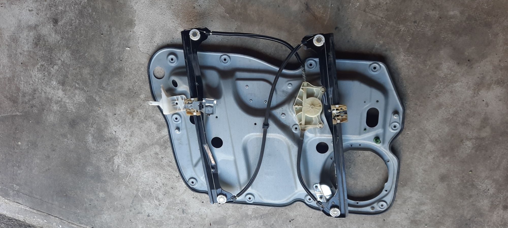 Tava baterie ,Geam, macara geam ,motoras macara , tapiterie  Golf 6