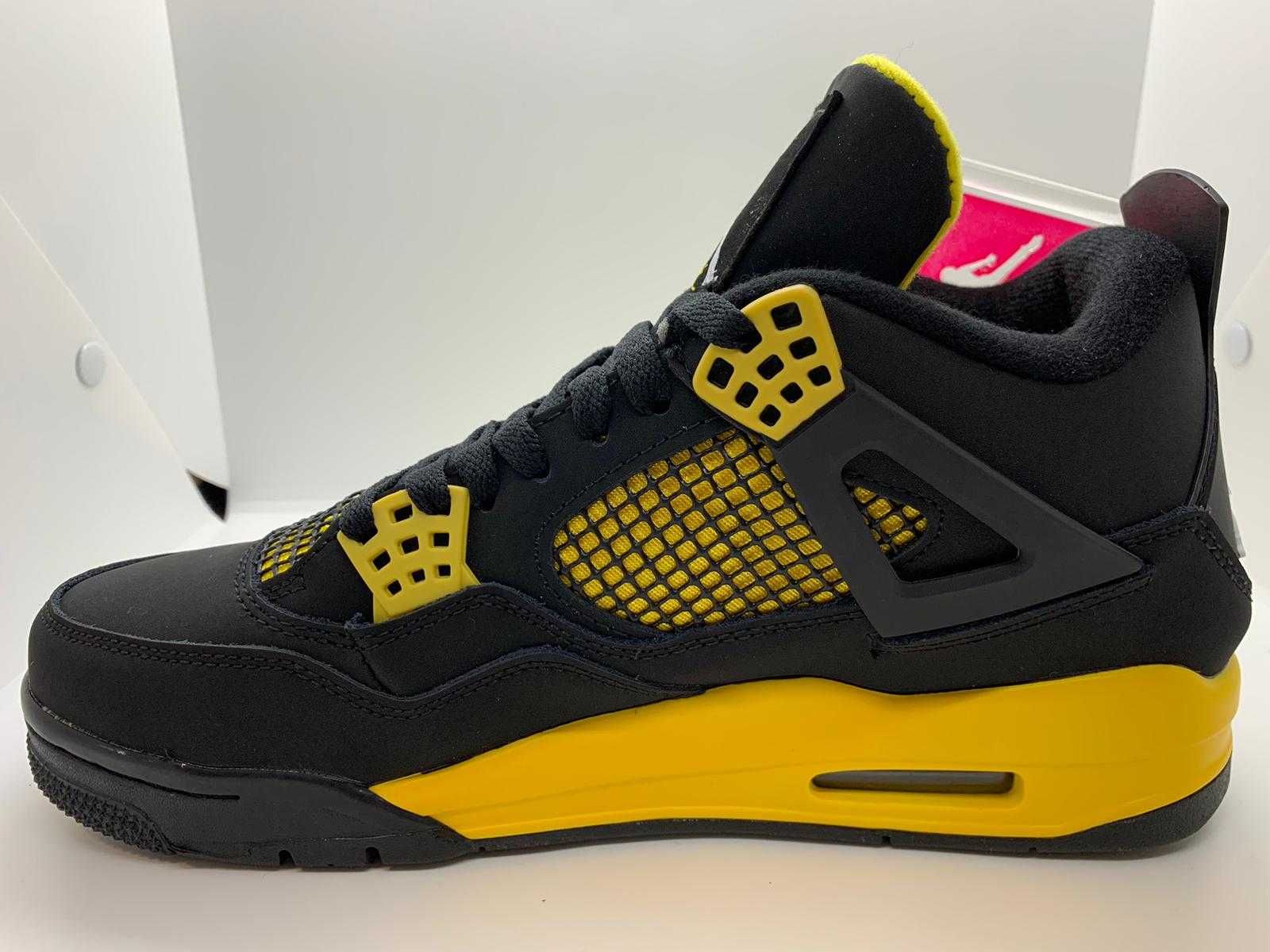 Air Jordan 4 Retro "Thunder 2023" sneakers