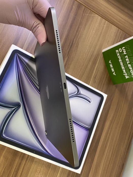 iPad Air 13-Inch M3 / WI-FI / 128 GB / Space Gray / Ca nou