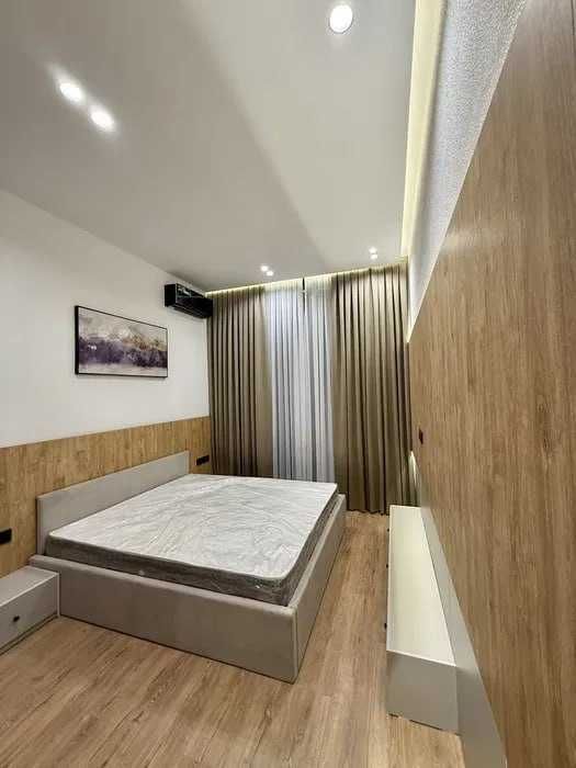 Сдается квартира в с Шикарным  видом на парк Ул,Бабра Братские - М