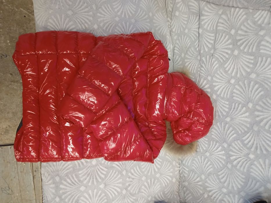 Geaca Moncler Roșie