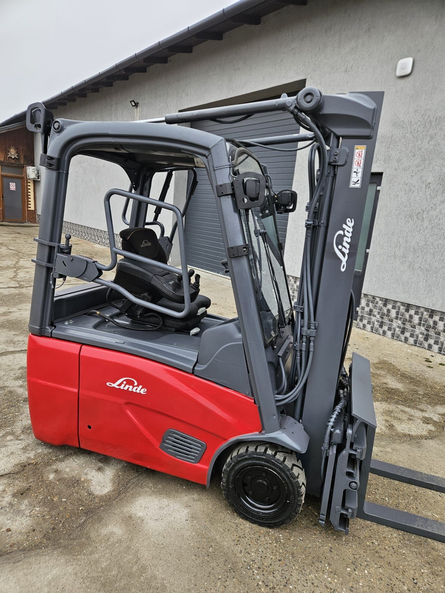 Motostivuitor Stivuitor Electric LINDE