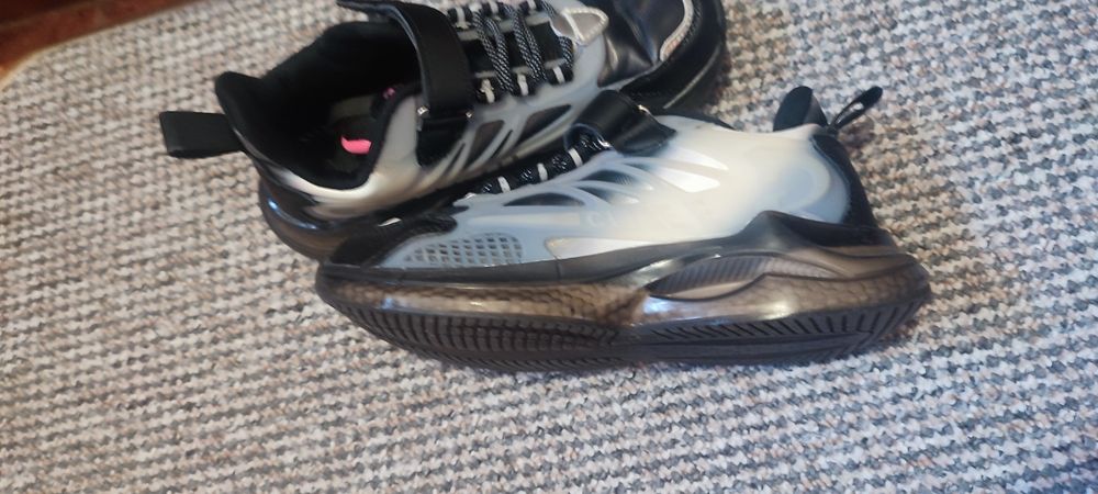 Маратонки за момиче . 37номер