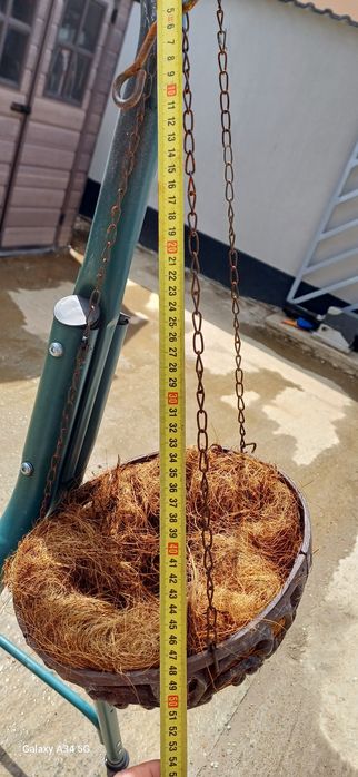 Ghiveci suspendat fonta si nuca de cocos