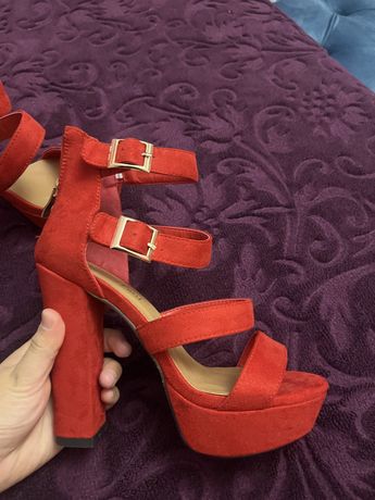 Туфли, босоножки ,36 размер, красный бархатный